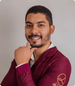 Dr. Eliézer Andrade, profissional da LYS Odontologia