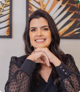 Dra. Jackeline Prado, profissional da LYS Odontologia